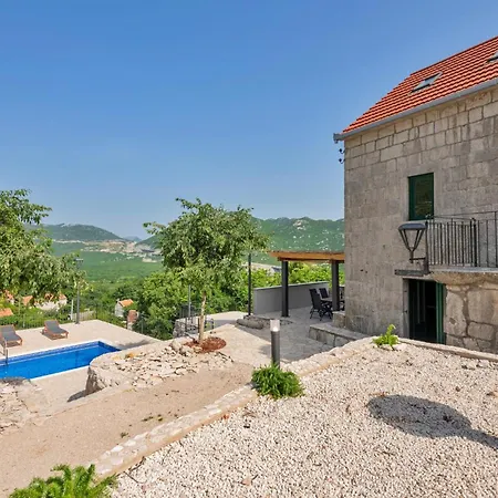 Tatil Evi Lovely In With Wifi Vrgorac